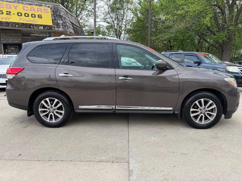 Used 2015 Nissan Pathfinder SL w/ SL Tech Package image 8