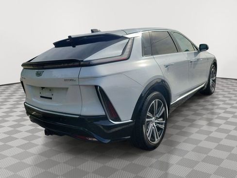 Used 2024 Cadillac Lyriq Luxury AWD/4WD image 6