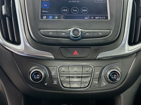 Used 2020 Chevrolet Equinox LT AWD/4WD image 23
