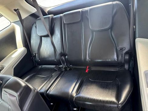 Used 2023 Kia Carnival LX FWD image 11