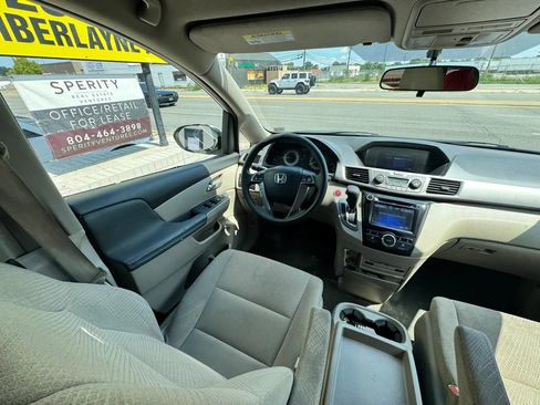 Used 2016 Honda Odyssey SE image 25