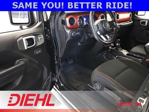 Used 2022 Jeep Wrangler Unlimited Rubicon w/ LED Lighting Group image 9