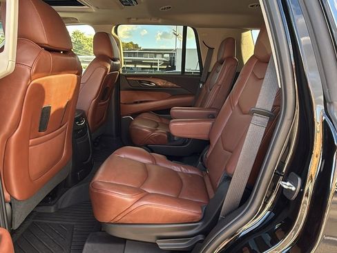 Used 2018 Cadillac Escalade Premium Luxury image 19