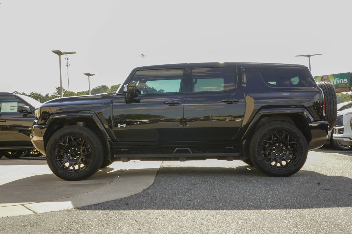 Used 2025 GMC Hummer EV 3X AWD/4WD image 9