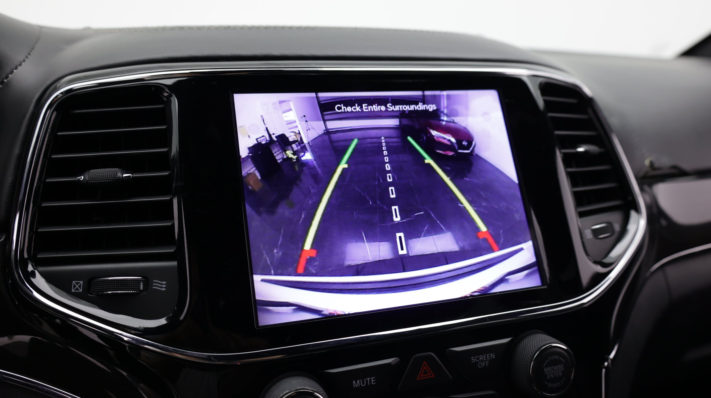 Used 2020 Jeep Grand Cherokee Overland RWD image 26