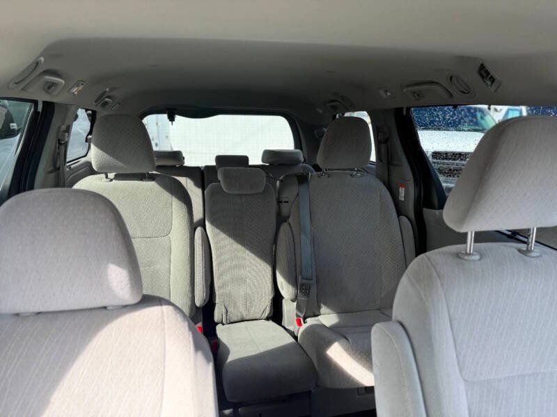 Used 2019 Toyota Sienna LE FWD image 22