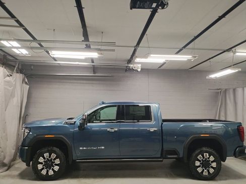 New 2026 GMC Sierra 2500 Denali w/ Denali Reserve Package image 15