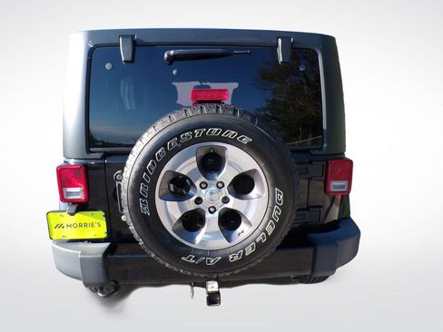 Used 2017 Jeep Wrangler Unlimited Sahara AWD/4WD image 5