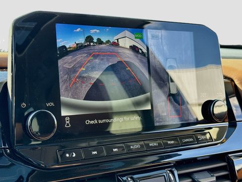 Certified 2025 Nissan Pathfinder Platinum AWD/4WD image 16
