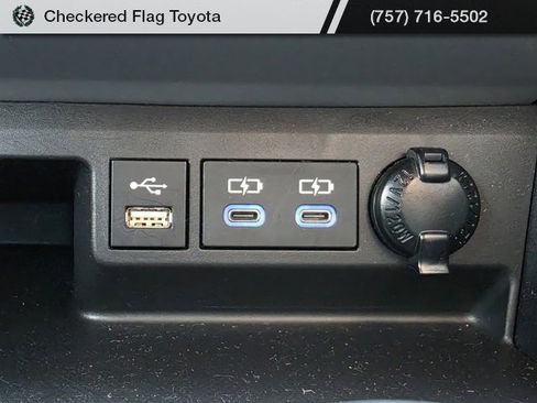 Used 2022 Toyota Highlander XLE image 18