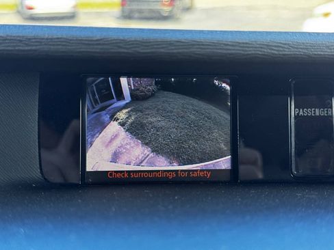 Used 2011 Toyota Sienna XLE FWD image 25