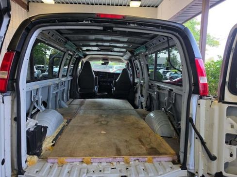 Used 2020 Chevrolet Express 3500 LT w/ LT Preferred Equipment Group RWD image 4