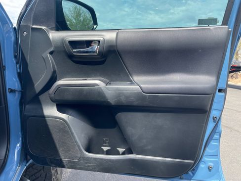 Used 2019 Toyota Tacoma TRD Sport w/ Technology Package RWD image 16