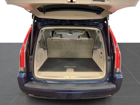 Used 2018 Cadillac Escalade ESV Premium Luxury AWD/4WD image 26