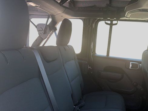 Used 2022 Jeep Wrangler Unlimited Sport AWD/4WD image 19
