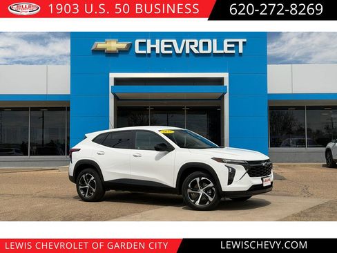 Certified 2024 Chevrolet Trax RS w/ Driver Confidence Package image 1