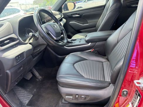 Used 2023 Toyota Highlander XSE FWD image 10