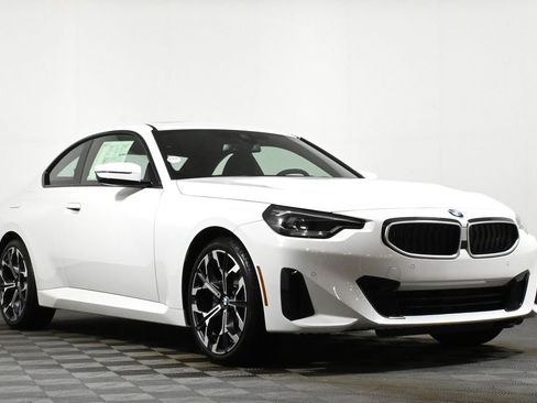 Used 2025 BMW 230i xDrive Coupe w/ Convenience Package image 9