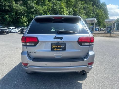 Used 2020 Jeep Grand Cherokee Altitude AWD/4WD image 5