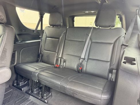 Used 2022 Chevrolet Suburban LT w/ Luxury Package RWD image 14