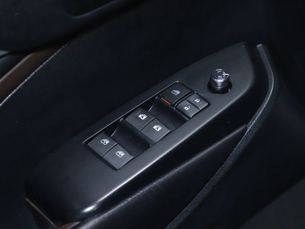 Used 2019 Toyota Highlander XLE FWD image 16