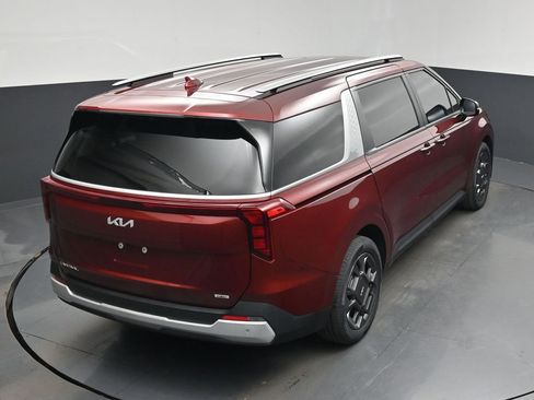 Used 2025 Kia Carnival EX image 24