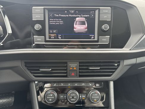 Certified 2024 Volkswagen Jetta SE w/ Panoramic Sunroof Package image 12