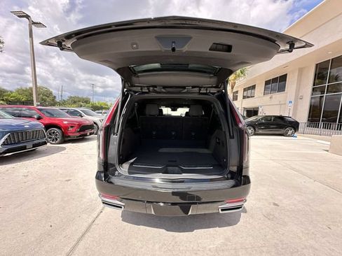 Certified 2023 Cadillac Escalade ESV Luxury RWD image 33