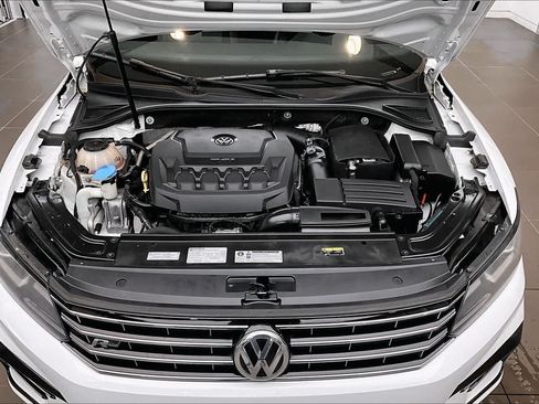 Used 2018 Volkswagen Passat 2.0T R-Line FWD image 28