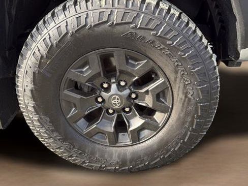Used 2020 Toyota Tacoma TRD Off-Road w/ Technology Package image 10