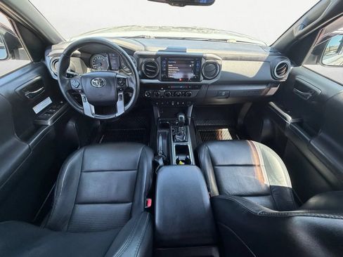 Used 2018 Toyota Tacoma TRD Off-Road w/ TRD Premium Off Road Package AWD/4WD image 12