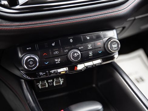 Used 2024 Dodge Durango GT image 16