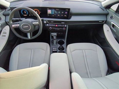 Used 2025 Hyundai Sonata SE image 17