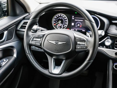 Used 2025 Genesis G70 2.5T image 13