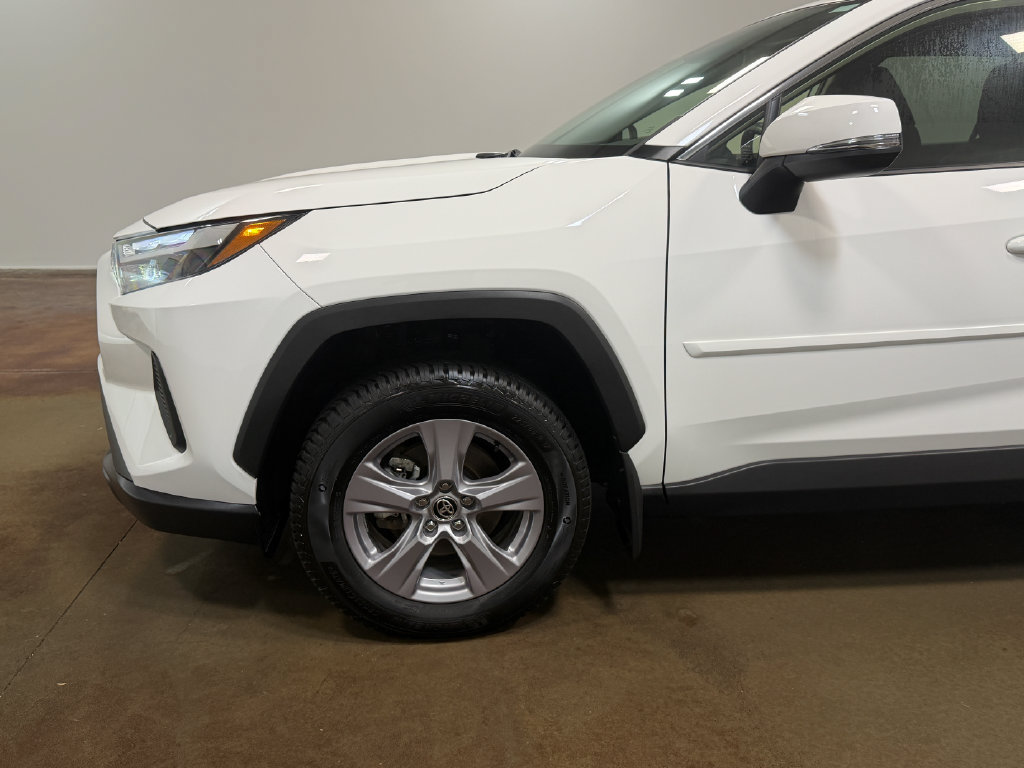 Used 2025 Toyota RAV4 XLE AWD/4WD image 38