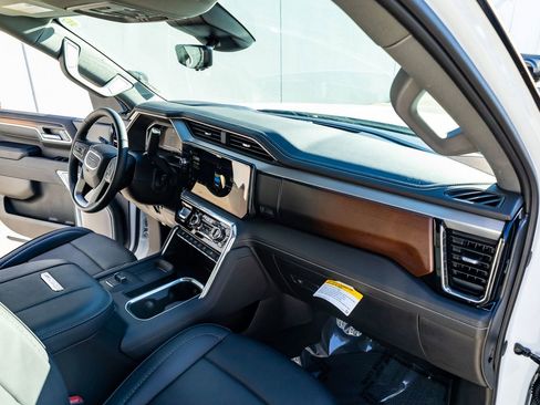 Used 2025 GMC Sierra 3500 Denali w/ Denali Reserve Package image 18