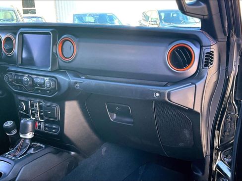 Used 2022 Jeep Gladiator Mojave w/ Cold Weather Group image 13