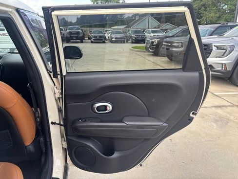 Used 2015 Kia Soul ! w/ Sun & Sound Package FWD image 26