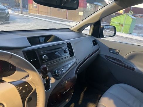 Used 2014 Toyota Sienna Limited image 14