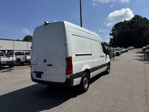 Used 2022 Mercedes-Benz Sprinter 2500 image 8