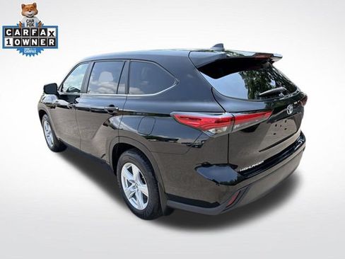 Used 2023 Toyota Highlander LE AWD/4WD image 5