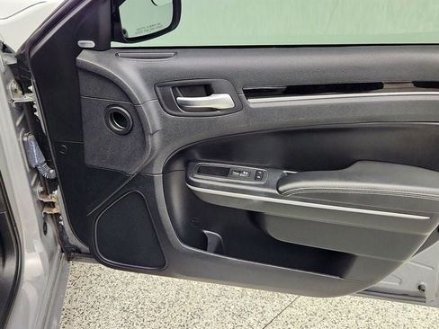 Used 2019 Chrysler 300 S RWD image 27