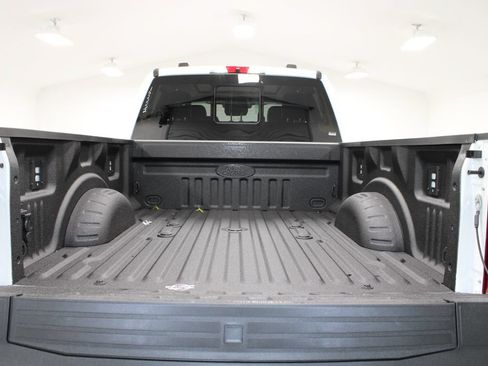 New 2026 Ford F250 Lariat w/ Black Appearance Package AWD/4WD image 16