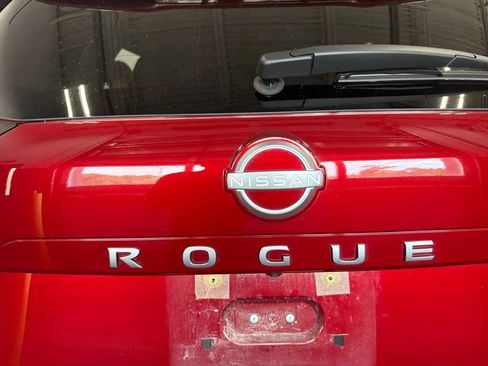 Used 2025 Nissan Rogue SV w/ SV Premium Package FWD image 18