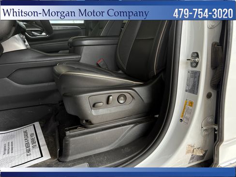 Used 2023 GMC Yukon XL SLT AWD/4WD image 19