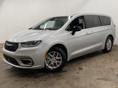 Used 2024 Chrysler Pacifica Touring-L