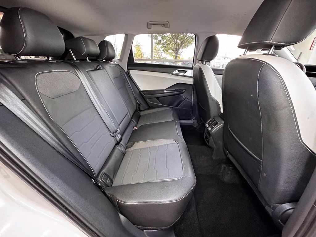 Used 2025 Volkswagen Taos SE AWD/4WD image 47