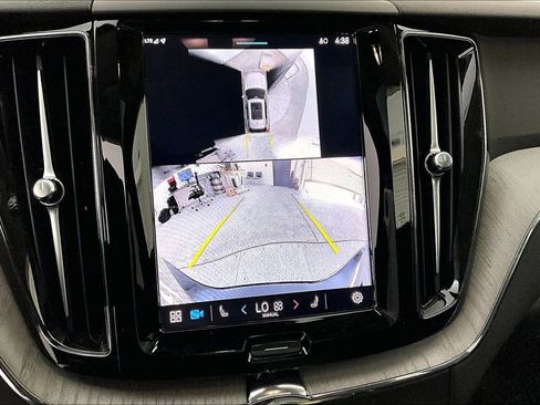 Certified 2025 Volvo XC60 B5 Plus image 29