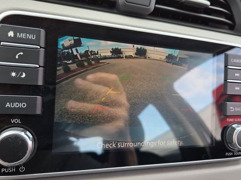 Used 2022 Nissan Versa SV image 24