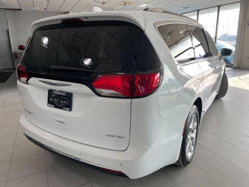 Used 2020 Chrysler Pacifica Limited image 9